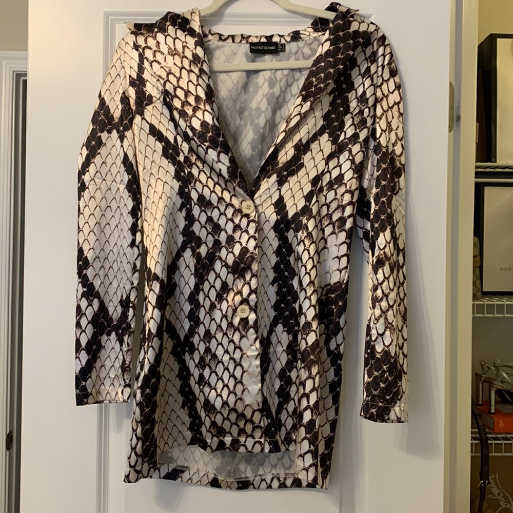 Only worn once. Snake skin design blazer form prettylittlething size 0